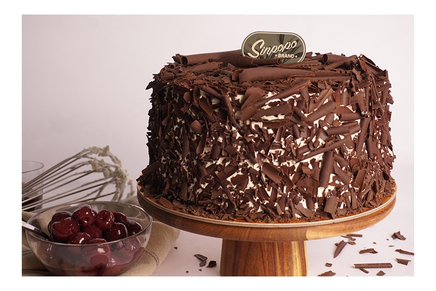 M&M's Black Forest Cake Valentine's Day Milk & Dark Chocolate Candy, 8 oz  Bag - Walmart.com
